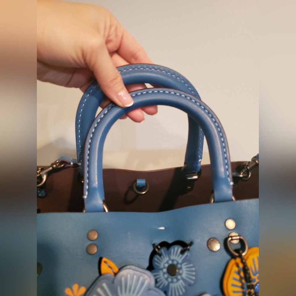 Coach ROGUE TOTE WITH BLUE LINKED TEA ROSE IN BLACK COPPER/RIVER - Picture 8 of 15
